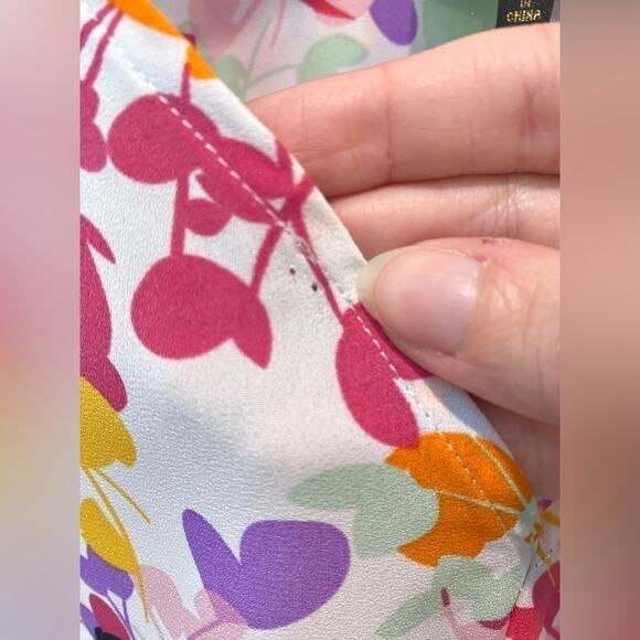 W5 | Colorful Floral Blouse Short Sleeve V-Neck Top | Size XL - Picture 7 of 7